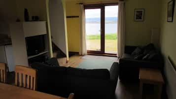 Exclusive Cottage, Private Bathroom | Lounge