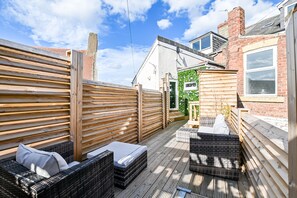 Nhà Cao cấp, phòng tắm riêng (Terrace House) | Hiên