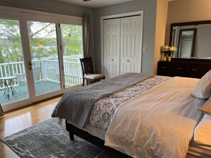 4 bedrooms, desk, iron/ironing board, free WiFi