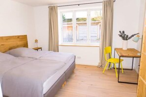 2 slaapkamers, een bureau, wifi