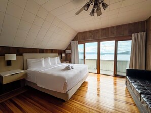 Historic Mansion with Lakeview | Hypo-allergenic bedding, individually decorated, individually furnished