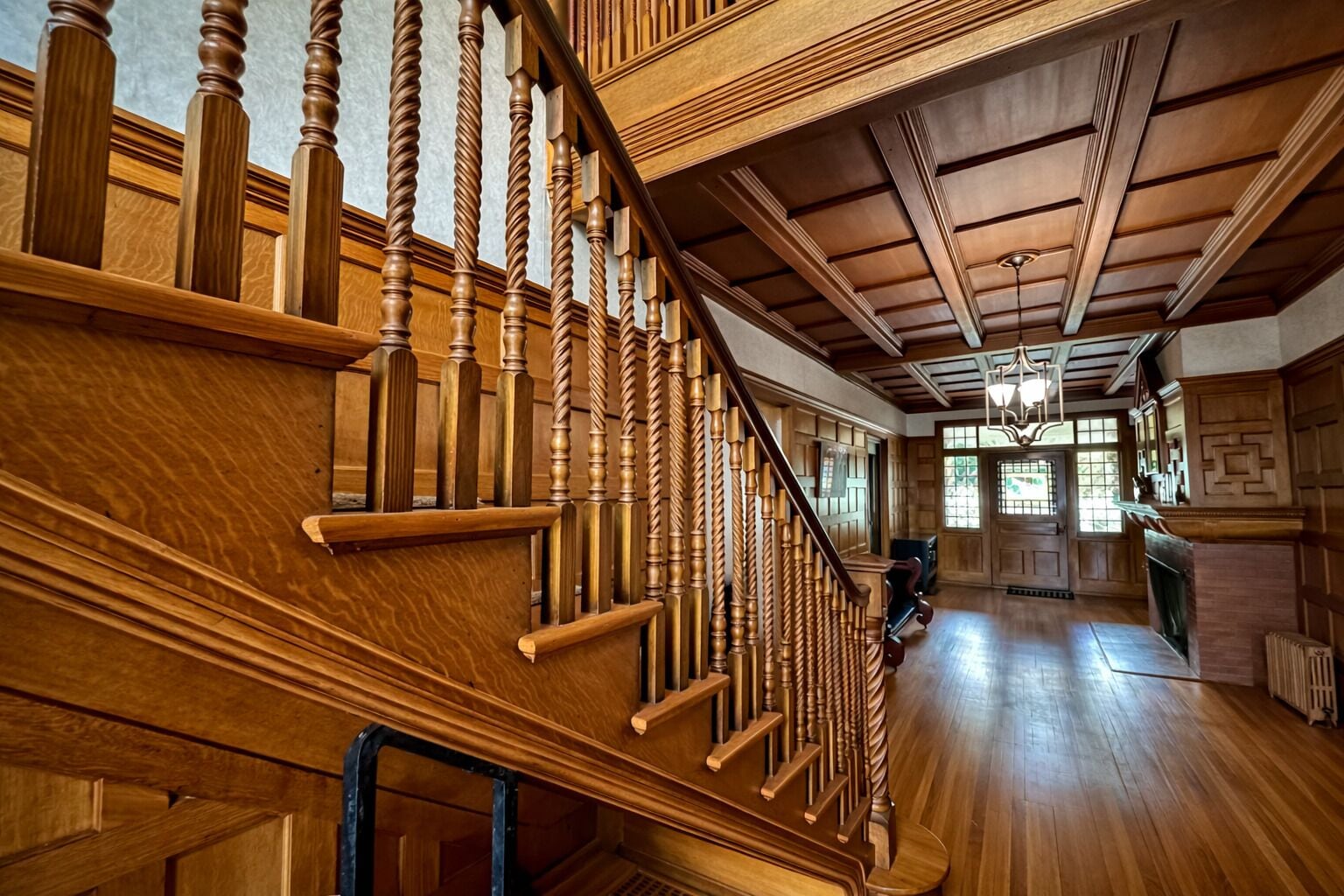 Historic Mansion with Lakeview | Living area | 32-inch TV with cable channels