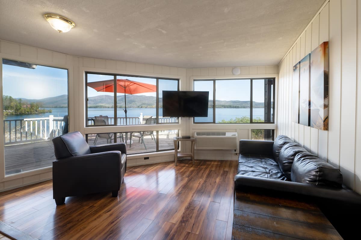 Phòng Suite Tiêu chuẩn, 2 phòng ngủ (2 Bedroom Lakeview Suites) | Bộ đồ giường kháng dị ứng, bàn ủi/dụng cụ ủi quần áo 