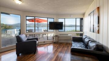 Lakefront Two-Bedroom Round House Suite | Hypo-allergenic bedding, individually decorated, individually furnished