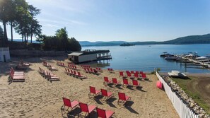 Private beach, sun loungers, beach umbrellas, kayaking - Depe Dene Lakeside Resort (Lake George)