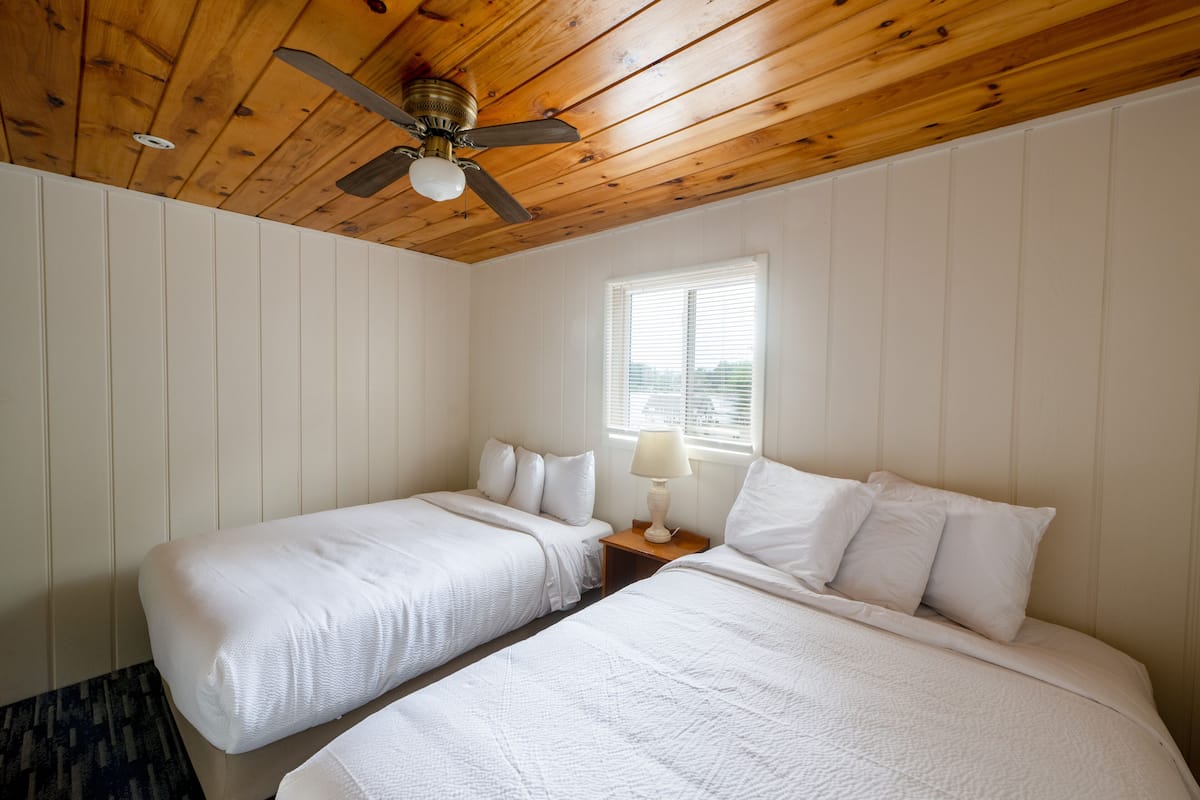 Svit Standard - 1 sovrum (Courtyard One Bedroom Beach Suite) | 2 sovrum, allergitestade sängkläder och individuell inredning