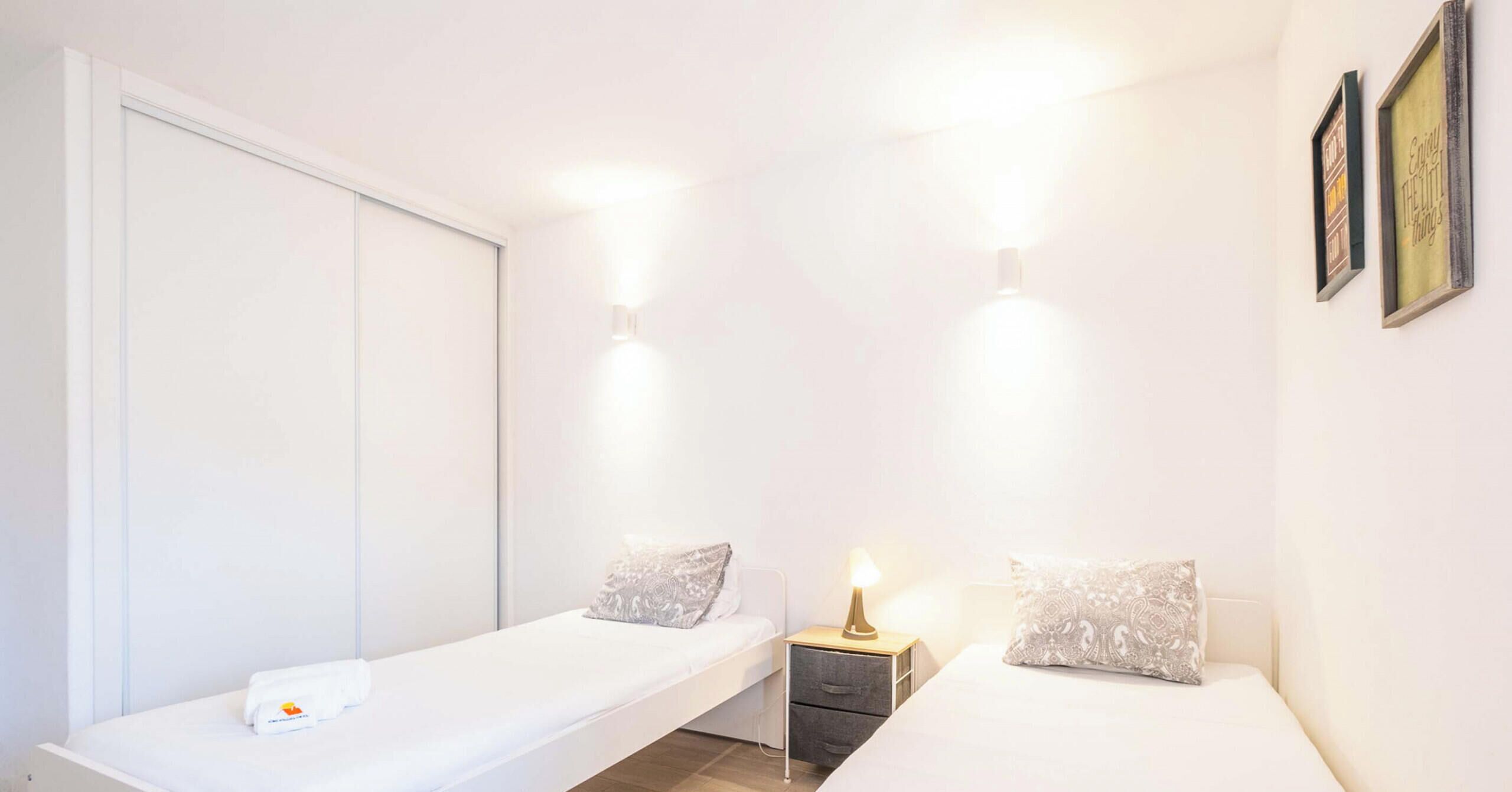 2 quartos, ferros/tábuas de passar roupa, Wi-Fi de cortesia