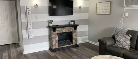 TV, fireplace