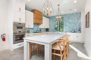 Fridge, microwave, oven, stovetop - Karnau Haus at Camp Warnecke*Comal Riverfront w/ Pool*Walk to Downtown NBTX (New Braunfels)