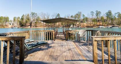 Perfect Summer get away! Charming 4 bedroom lake front home.