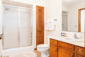 Shower, hair dryer, towels, soap - Perfect Summer get away! Charming 4 bedroom lake front home. (Seneca)