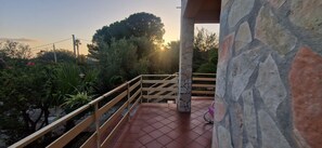 Property grounds - Detached Property with garden and a view on the Sea near Palermo, Sicily (Altavilla Milicia, Torre Colonna-Sperone)