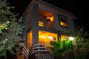 Exterior - Detached Property with garden and a view on the Sea near Palermo, Sicily (Altavilla Milicia, Torre Colonna-Sperone)