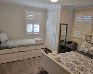 6 bedrooms, iron/ironing board, free WiFi, bed sheets - Towson Beautiful Home 5 minutes from Everything Towson (Towson)