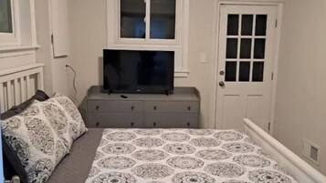 6 bedrooms, iron/ironing board, free WiFi, bed sheets