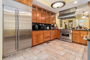 冰箱、微波炉、烤箱、炉灶