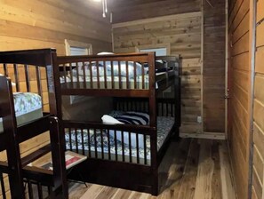 5 bedrooms, iron/ironing board, free WiFi, bed sheets