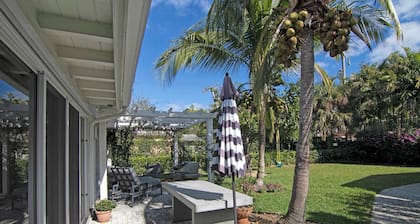 La Casa Blanca Minutes From the Beach!