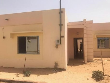 Außenbereich. Good prices. Near lac rose and diamniadio dakar and airport