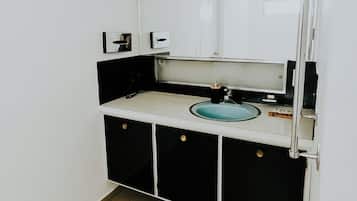 Familien-Vierbettzimmer, 1 Schlafzimmer | Badezimmer | Dusche, Haartrockner, Handtücher, Seife
