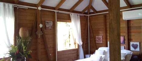 Fer et planche à repasser, Wi-Fi gratuit, draps fournis