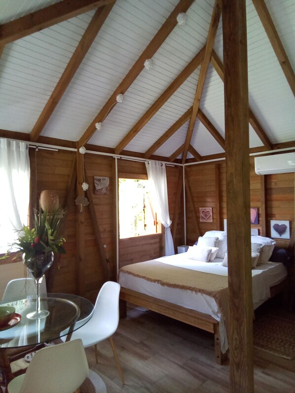 Fer et planche à repasser, Wi-Fi gratuit, draps fournis