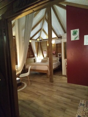 Iron/ironing board, free WiFi, bed sheets