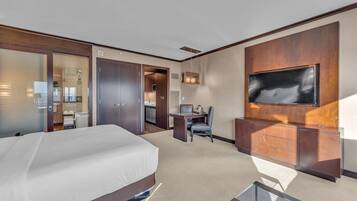 1 bedroom, pillow-top beds, in-room safe, desk