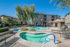 Pool - The Layover * A Modern living near LV Strip (Las Vegas)