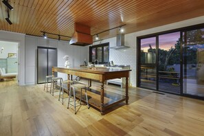 House | In-room dining - Wonderful Countryside Sanctuary - Pool (Auckland)