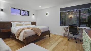 House | 4 bedrooms, laptop workspace, iron/ironing board, free WiFi