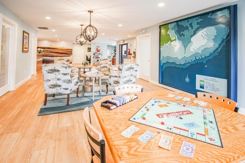 Quiet Comfortable Resort - 1 mile Beach