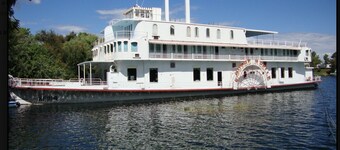 Backpacker's rest stop -10 min from downtown & a hike to the Falls!!