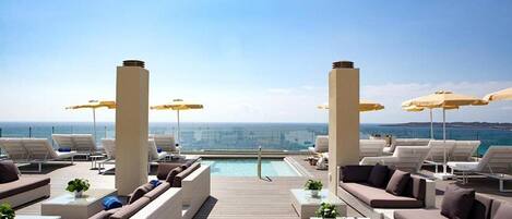 Piscine couverte, piscine extérieure