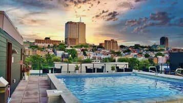 Outdoor pool, a heated pool