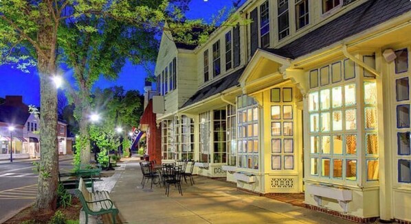 Exterior - Enjoy Waquoit Bay- 4 Bdrm (Falmouth)