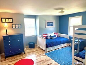 4 bedrooms, desk, iron/ironing board, free WiFi