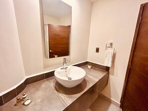 Standard Room | Bathroom | Towels - Hotel Casa 20 (León)