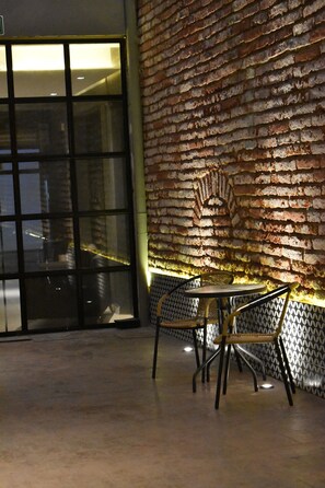 32-inch Smart TV with cable channels - Hotel Casa 20 (León)