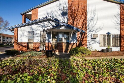 Super 8 by Wyndham Vancouver East