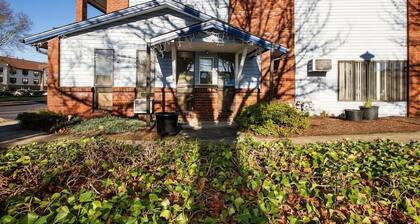 Super 8 by Wyndham Vancouver East