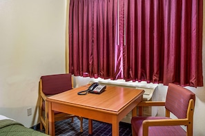 Dining - Super 8 by Wyndham Vancouver East (Vancouver)