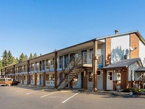 Exterior - Super 8 by Wyndham Vancouver East (Vancouver)