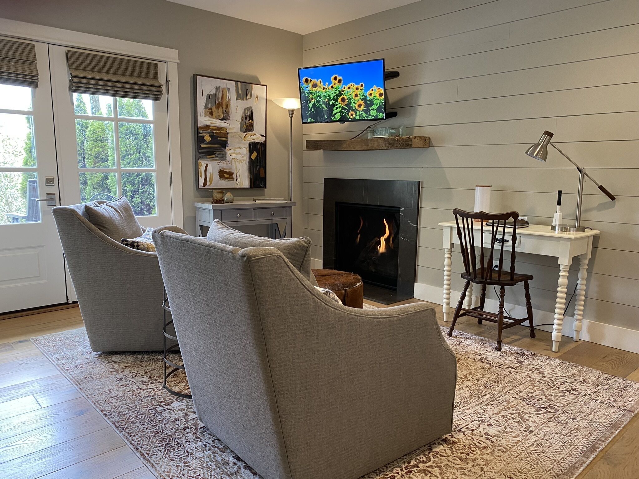 Una Smart TV, una chimenea