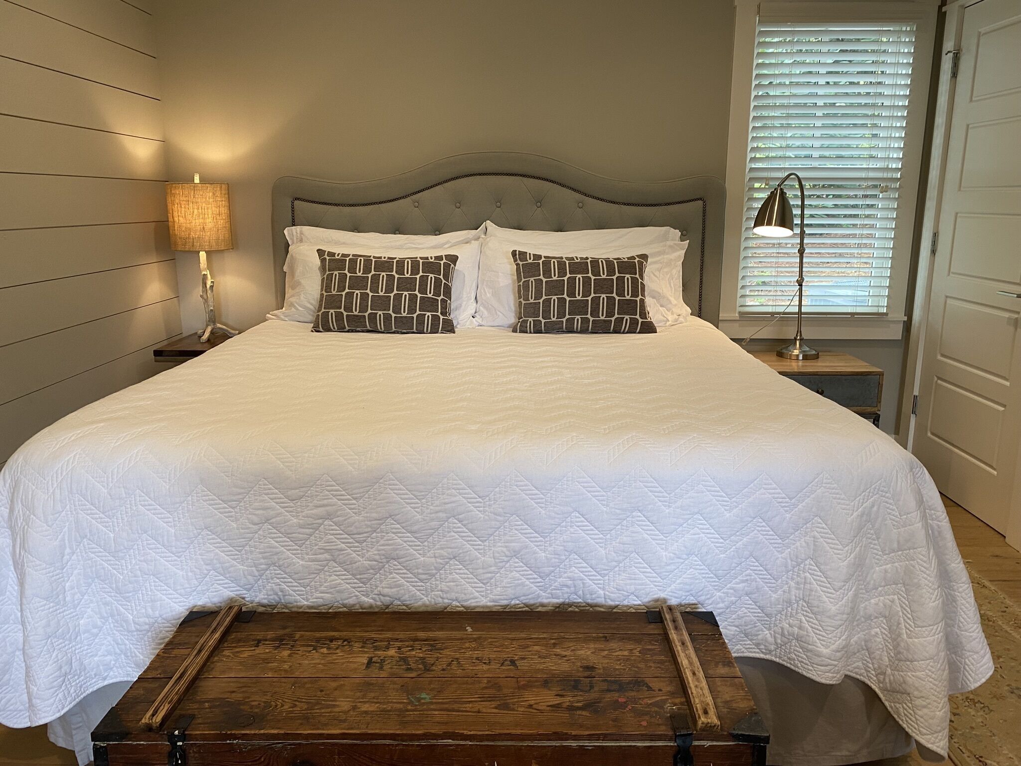 1 dormitorio, escritorio, tabla de planchar con plancha y wifi gratis