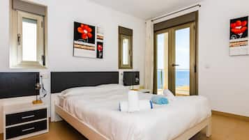 4 slaapkamers, een strijkplank/strijkijzer, gratis wifi, beddengoed