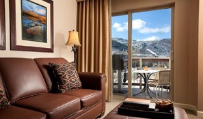 Fernseher, Kamin, Videospiele, DVD-Player