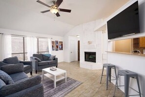 Smart TV, fireplace