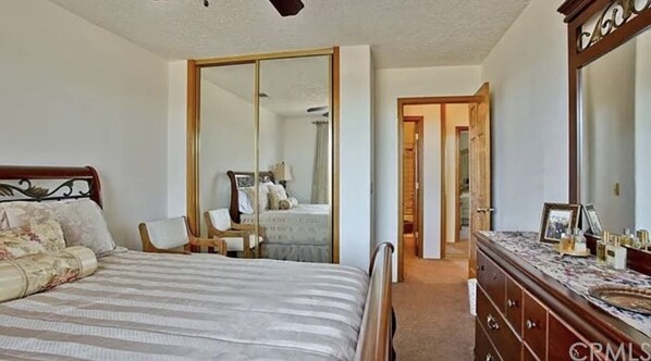 6 bedrooms, desk, iron/ironing board, free WiFi