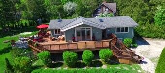 Beautiful Lake View Chalet Blue Mountains